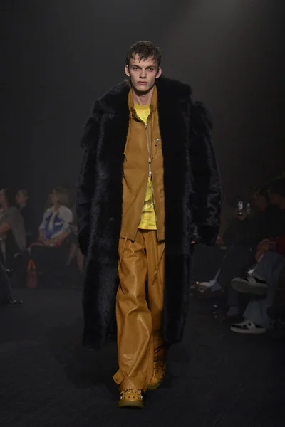 Look 39